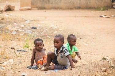 enfant afrique seuls orphelins