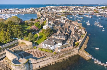 The walled city of Concarneau seen from the sky © PORHIEL Thibault - Tourisme Bretagne