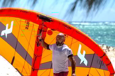 Alex moniteur de kitesurf certifié IKO niveau 3 à la baie de Sakalava Madagascar