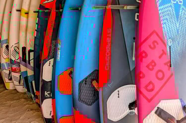 Location de planche à voile et windsurf à l'Ocean Lodge, Baie de Sakalava. Matériel pro pour tous.