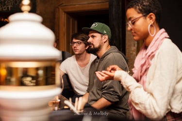 Barkeeper während einer Thomas Dakin Gin Meisterklasse.