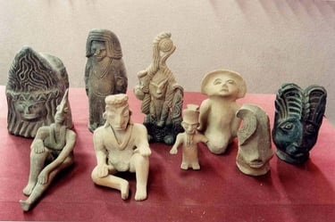 estatuillas misteriosas