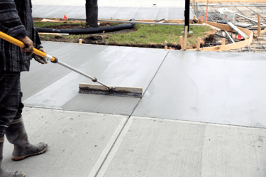 concrete contractor smoothing out fresh concrete in melbourne fl