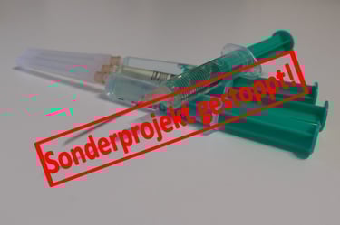 Bild von Impfspritzen mit Aufschrift Sonderprojekt gestoppt