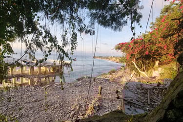 Abgerissene Häuser am Binting Beach in Uluwatu