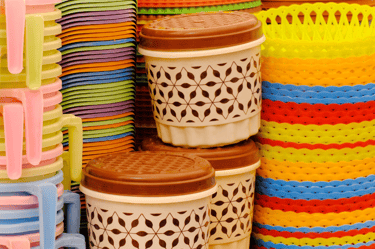 a bunch of plastic containers with different colored lids