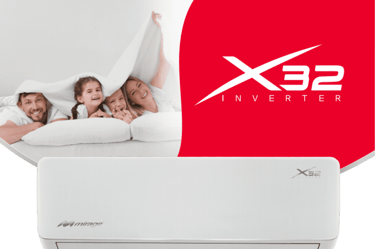 Un aire acondicionado de pared Mirage X32 Inverter con una familia feliz relajándose en casa.