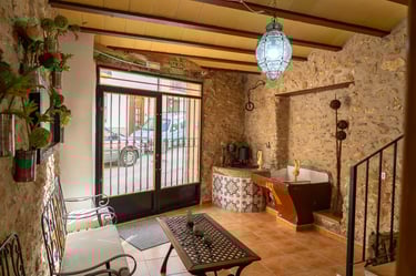 Vestíbulo de entrada en la planta baja de Carmens Rural, Sant Jordi