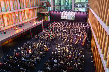 Événement d'entreprise dans un cabinet d'audit financier à Luxembourg avec un concert symphonique.