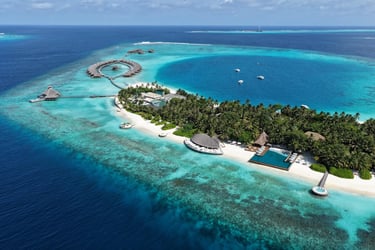 huvafen fushi maldives island view