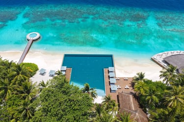 Huvefen Fushi Maldives pool