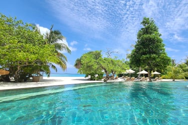 Six Senses Laamu Maldives main pool