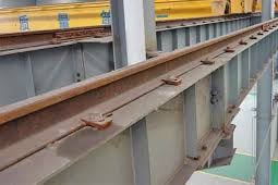 corroded crane rail