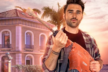 Marvin Atmoss tenant un objet de chantier dans les mains