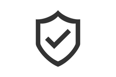Um escudo preto e branco com uma marca de verificação sobre ele.