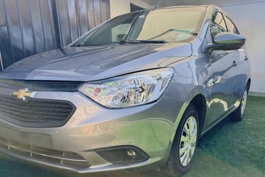Auto recién cambiado de parachoque y recién pintado