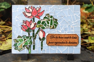 plaques funéraire en mosaique, personnalisable, motif lotus, poème