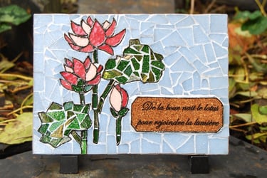 plaques funéraire en mosaique, personnalisable, motif lotus, poème