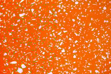 texture jesmonite terrazzo orange et blanc