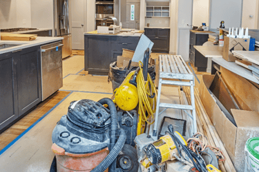 Imagen de una cocina al final de la obra.