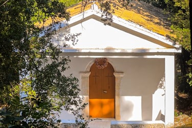 Hiking Zante - Small church along the way