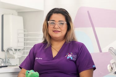 Leticia Ramos, dentista general en Sonrilandia Tepic, atención para toda la familia.