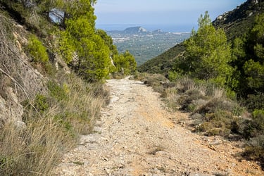 Hiking Zante - Dirt track that is very steep