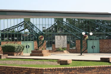 Halle de marché bâtiment avec vitres, Savigny-sur-Orge, France