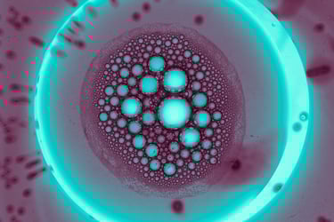 Proceso de regeneración biológica y homeostasis celular mediante luz y sonido