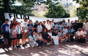 Una de las excursiones allá por la década de los 90´ llevando el primer trapo de la Filial