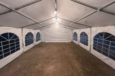 éclairage guirlande guinguette dans tente de réception