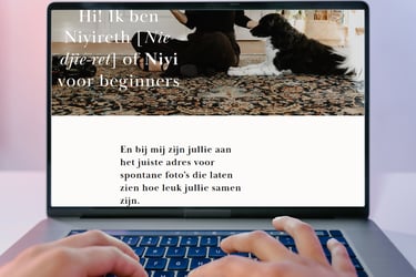 laptop mock-up voor Over mij-pagina van NIYI photography