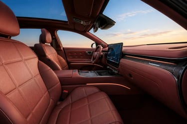 Interior do Hyundai Grandeur 2027 com teto panorâmico e tela central grande