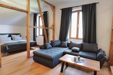 Loft mit Doppeltbett, Schlafcouch und Küche