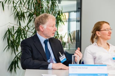 A Peter Hufnagl bei einer Diskussionsrunde auf der CBMI-Konferenz.