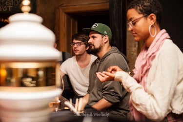 Barkeeper während einer Thomas Dakin Gin Meisterklasse.