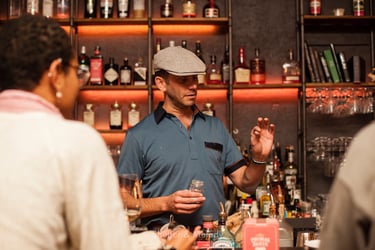 Cocktail-Kurs in einer Bar.