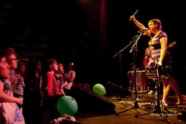 Tune Yards auf der Bühne im Festaal Kreuzberg.