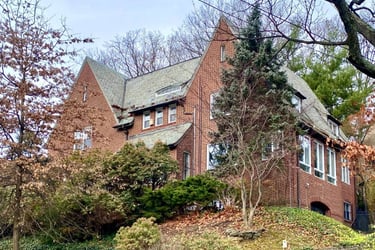 A mansion in Riverdale
