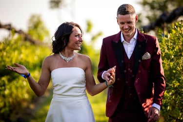 Dopo la cerimonia di matrimonio, un piccolo shooting fotografico tra le vigne, un momento di riconnessione per gli sposi