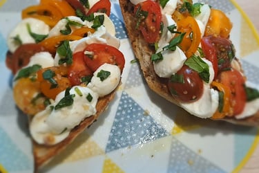 toast tomates mozza basilic petit déjeuner breakfast