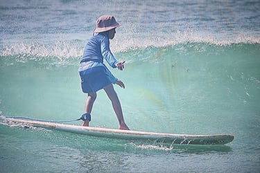 unser Sohn am Surfen in Freightsbay, Barbados