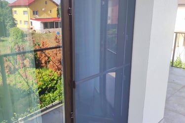 Plase tantari / plase pe balamale SEV HOME asigura masuratoare si montaj in Bucuresti si Ilfov