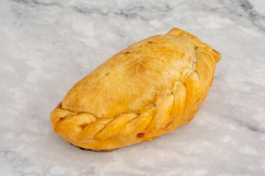 empanada argentina rellena de cebolla y queso