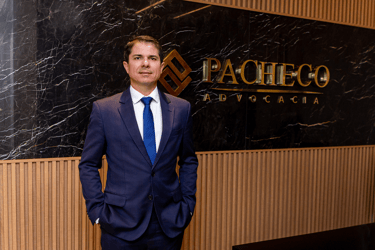 Dr. Pacheco advogado especialista em Curitiba