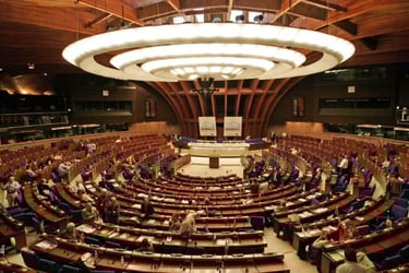 L’UDC demande le retrait de la Suisse du Conseil de l’Europe