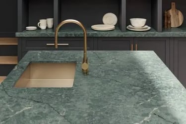 bancada de cozinha quartzo luxury esmeralda garden marmoraria domingues