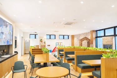 「81FACTORY&CAFE」の店内|堺市のニュースならサカイタイムズ