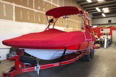 Boat cover for ski tower with draw string.