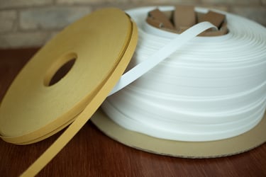 plastikinė juosta balta, juosta siūlei formuoti